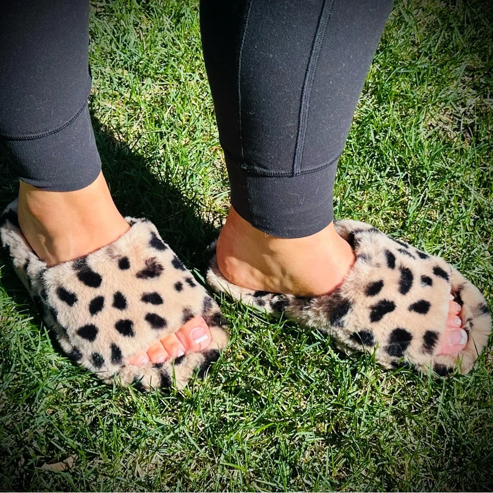 Leopard Print Faux Fur Slippers - Picture 4 of 10